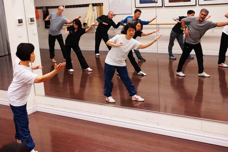 A Comparison of Qi Gong versus Tai Chi JI HONG TAI CHI & QI GONG MISSISSAUGA